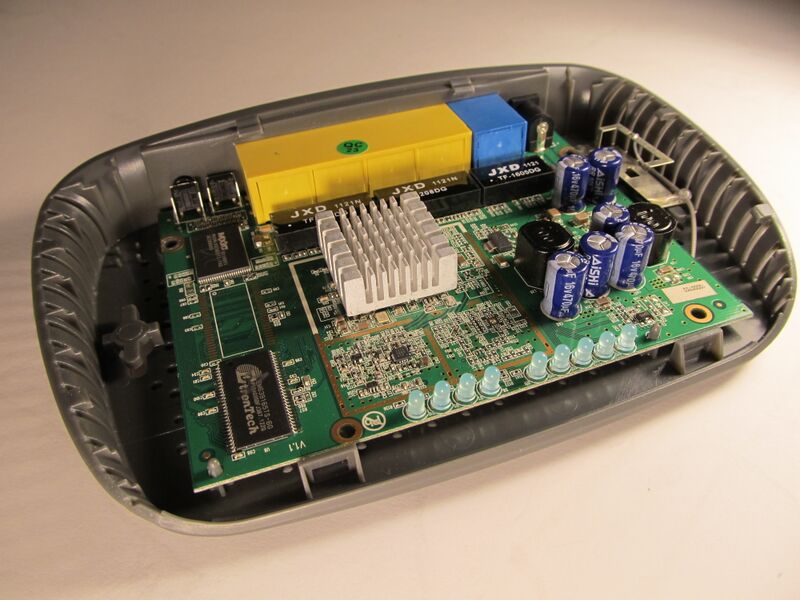 File:Medialink MWN-WAPR150N board top angledFfront.jpg