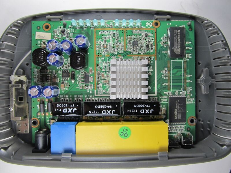 File:Medialink MWN-WAPR150N board top2.jpg
