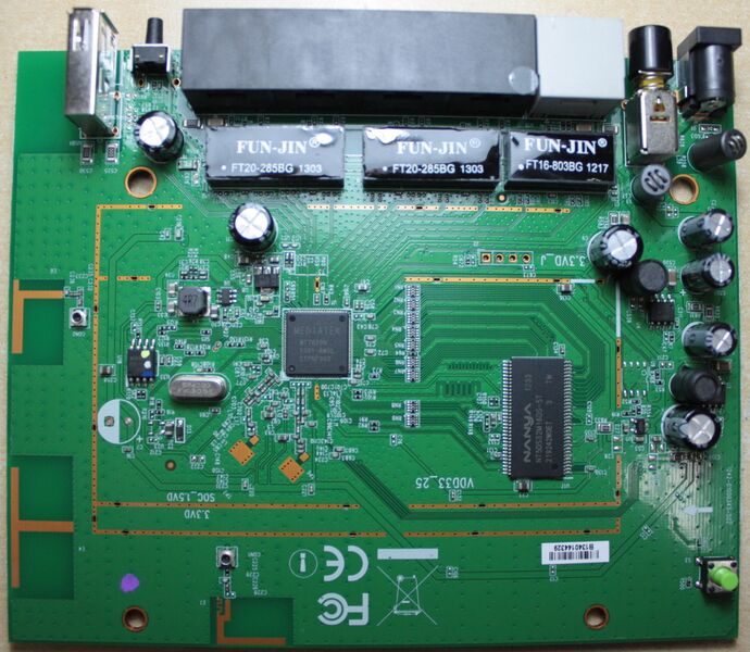 File:ASUS RT-N14U top.jpg