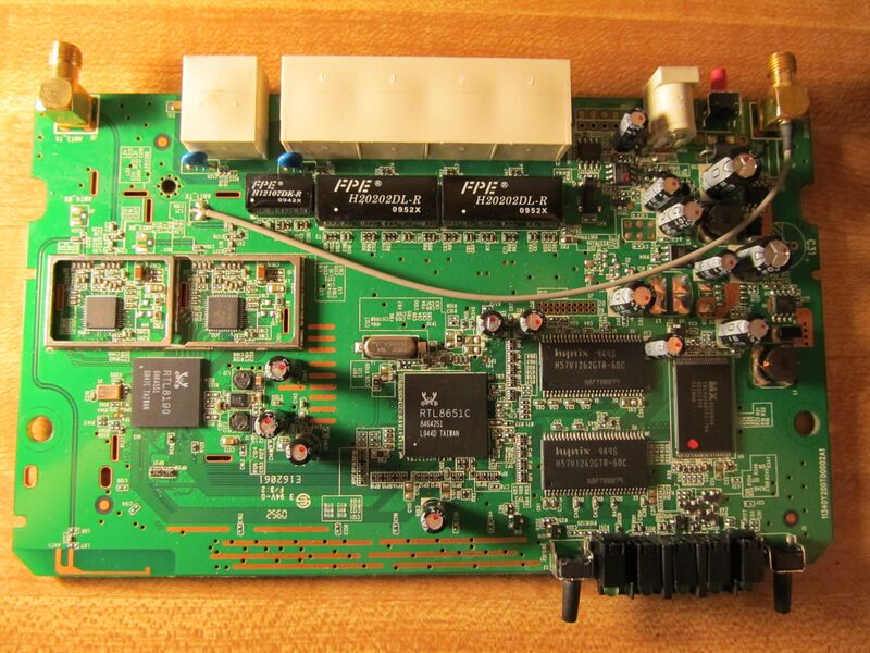 File:LevelOne WBR-6020 board top.jpg