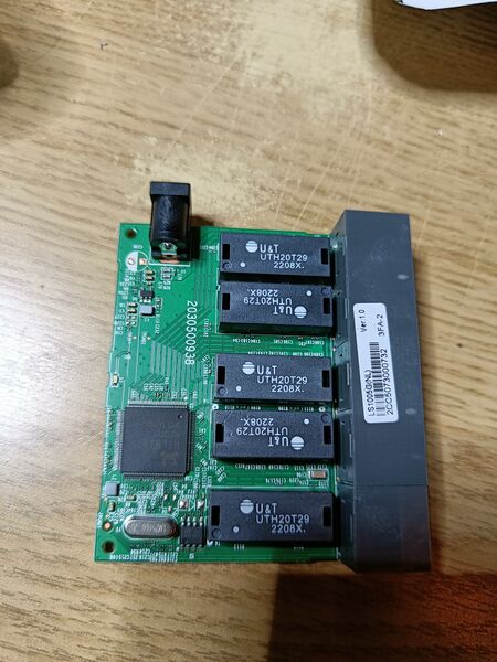 File:TP-LINK LS1005G V1 PCB top.jpg
