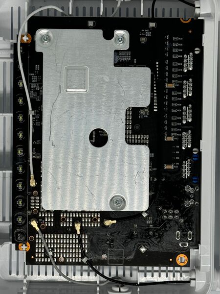 File:Cudy WR3000H Internal.jpeg