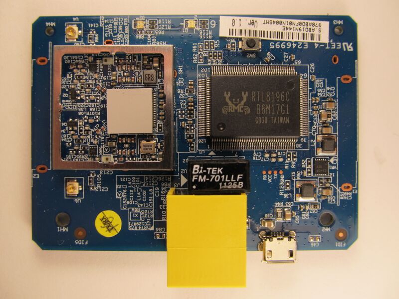File:Belkin F9K1107v1 board top unshielded w hp.jpg